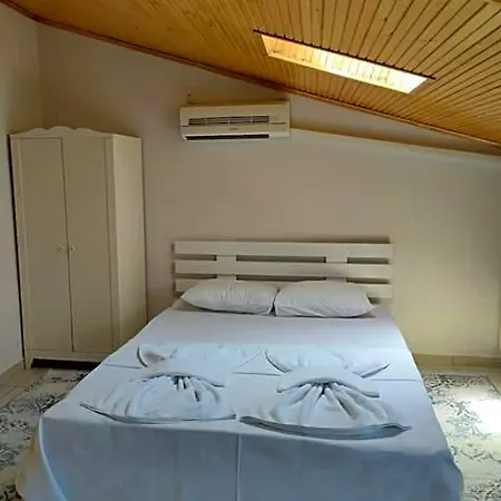 Ξενοδοχείο Woodengate 3*